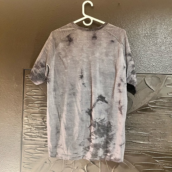 Lululemon metal vent tech short sleeve 2.0 - Picture 2 of 2